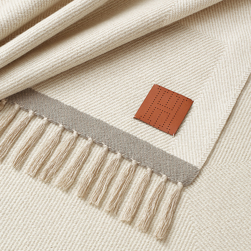 エルメス　HERMES カシミヤ　ざぶとん　マット Photo by Shoppadvice (@shoppadvice) · May 1, 2026